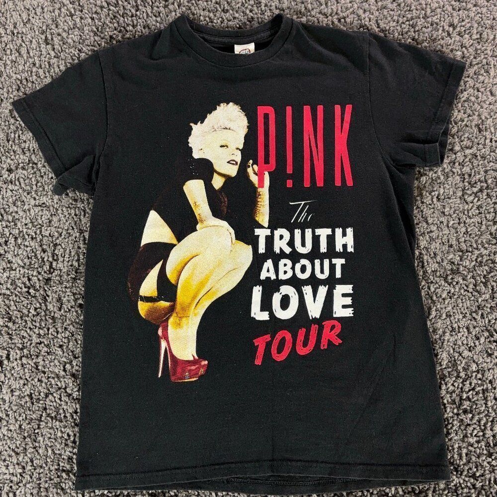 Pink Tour Shirt Womens Small Black Truth About Love 2013 Short Sleeve T-Shirt